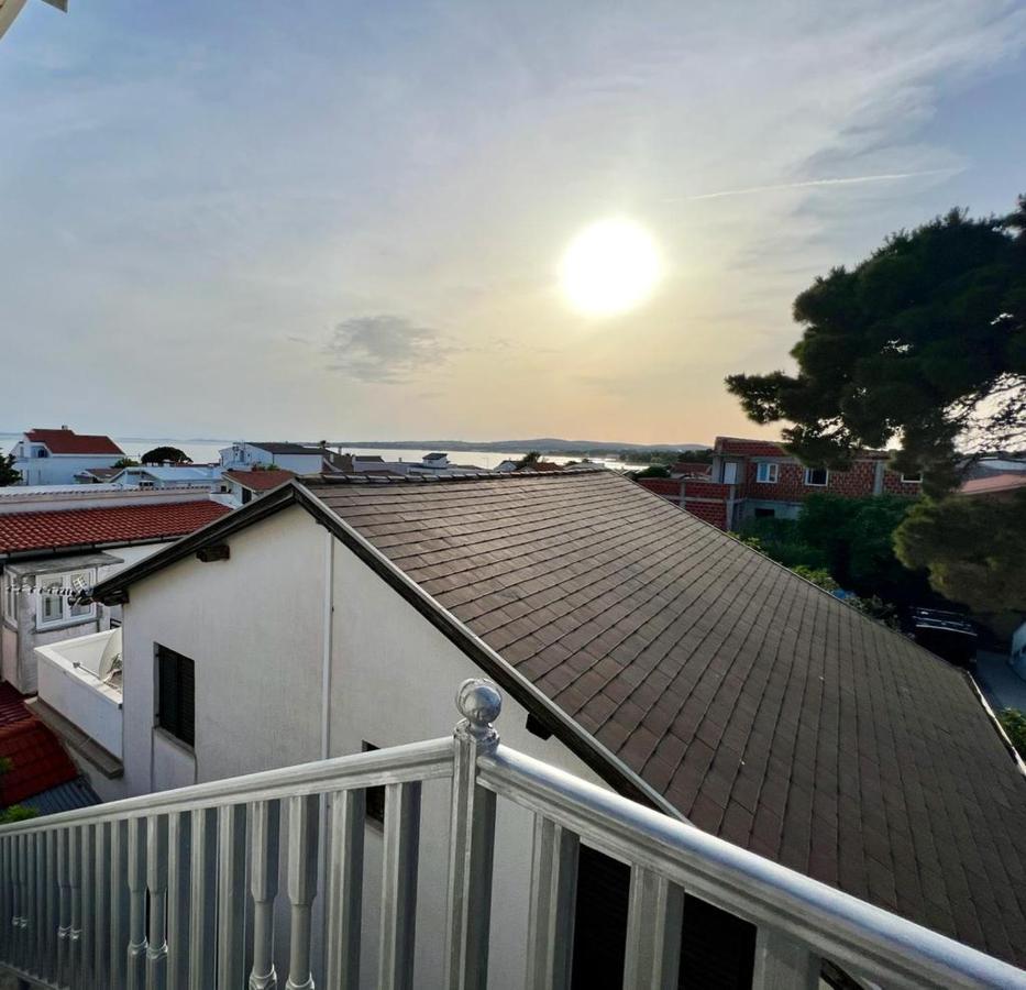 Apartmani Aneri Vir Rum bild