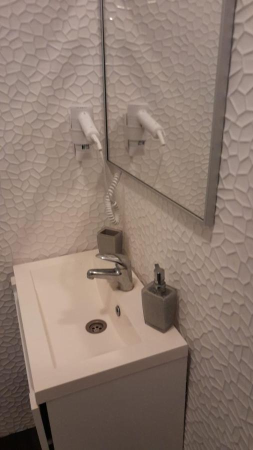 Apartmani Aneri Vir Exteriör bild